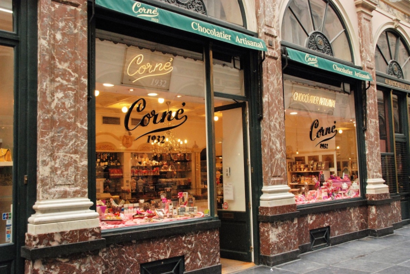 patisserie-OLLIOULES-min_chocolate_chocolaterie_shop_luxury_chic_gallery_brussels_belgium-558146