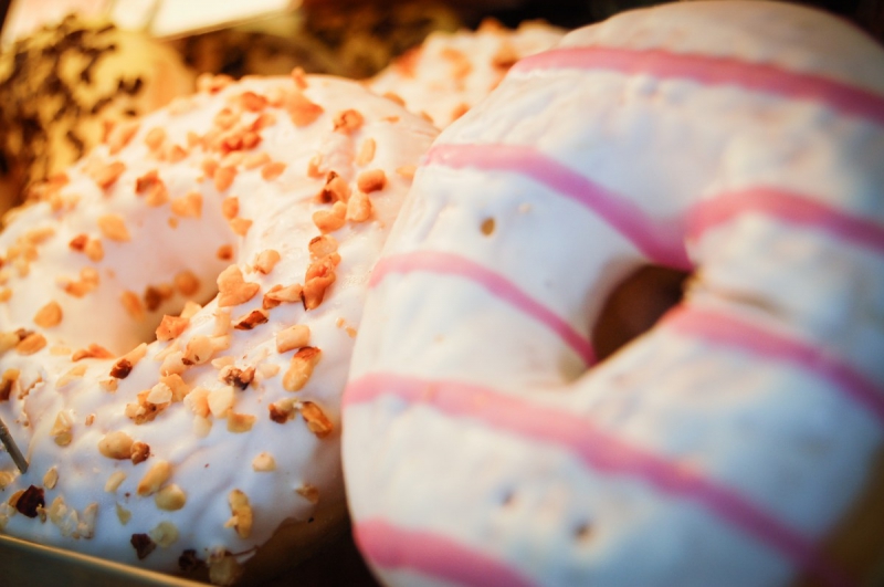 patisserie-OLLIOULES-min_donuts_sweets_pastries_pastry_shop_cake_cakes_bakery_eating-987656